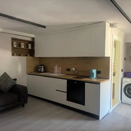 Ama's 7 Parking, Balcony&kitchen Apartment Dhërmi